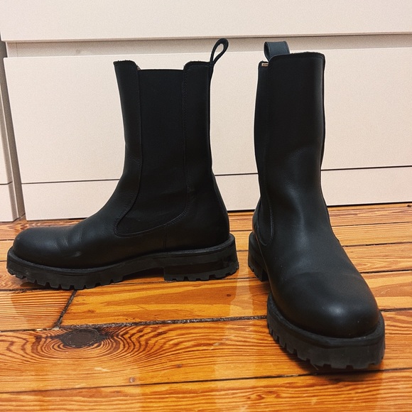 & Other Stories Chunky Sole Leather Chelsea Boots - Picture 4 of 8